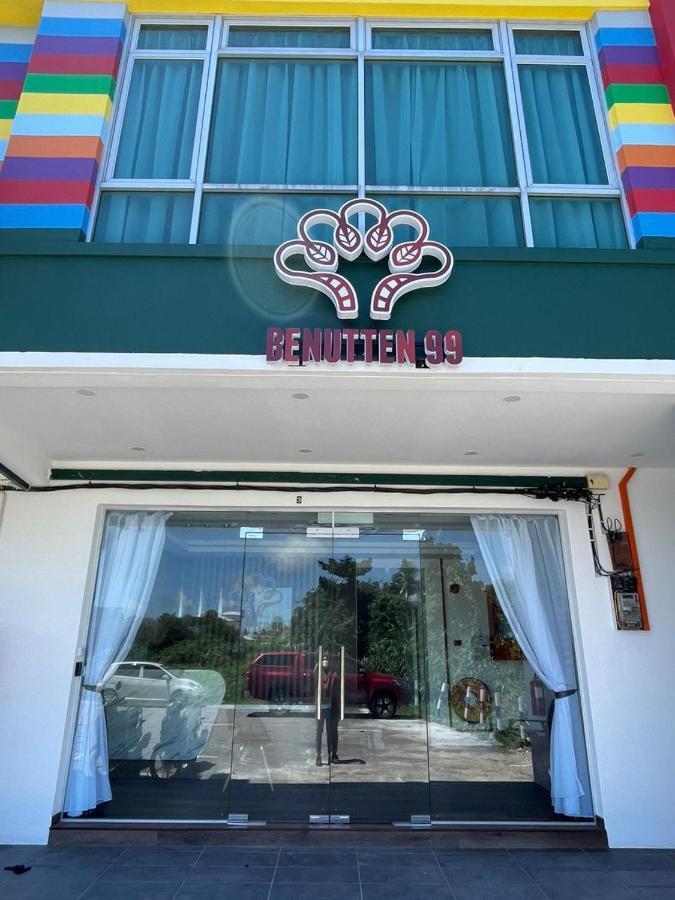 Benutten 99 Hotel Kampong Parit Tengah Exterior foto